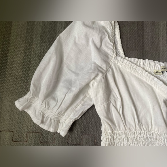 NWOT Abercrombie White Puff Sleeve Smocked Sweetheart Top - Picture 6 of 8